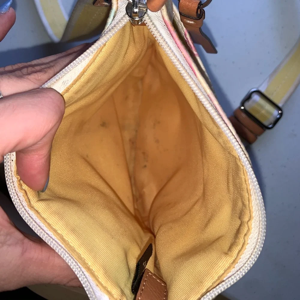 Vintage coach cross body! Pastels! Slight staining on the inside (from pencils) - Picture 4 of 5